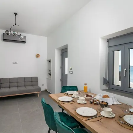 Appartement Almyra House Adámas