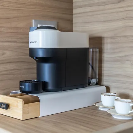 Almyra House Adámas