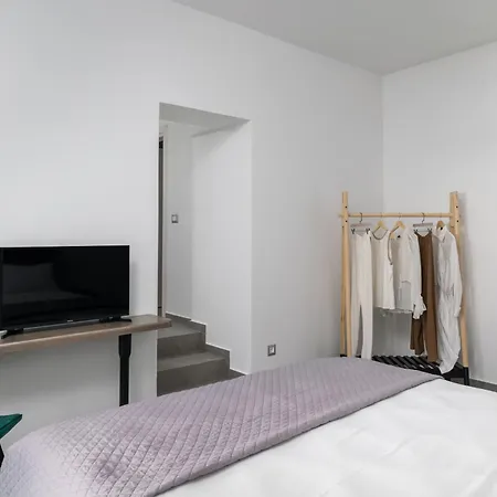 Almyra House Appartement Adámas