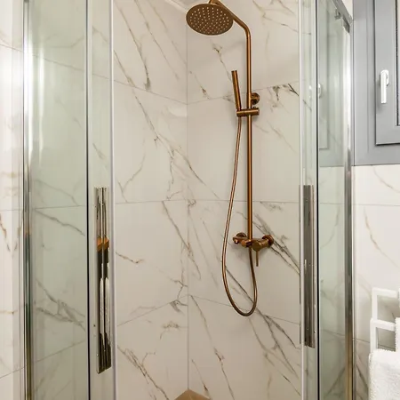 Almyra House Adámas