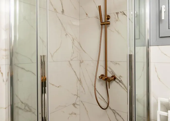 Almyra House Adamantas